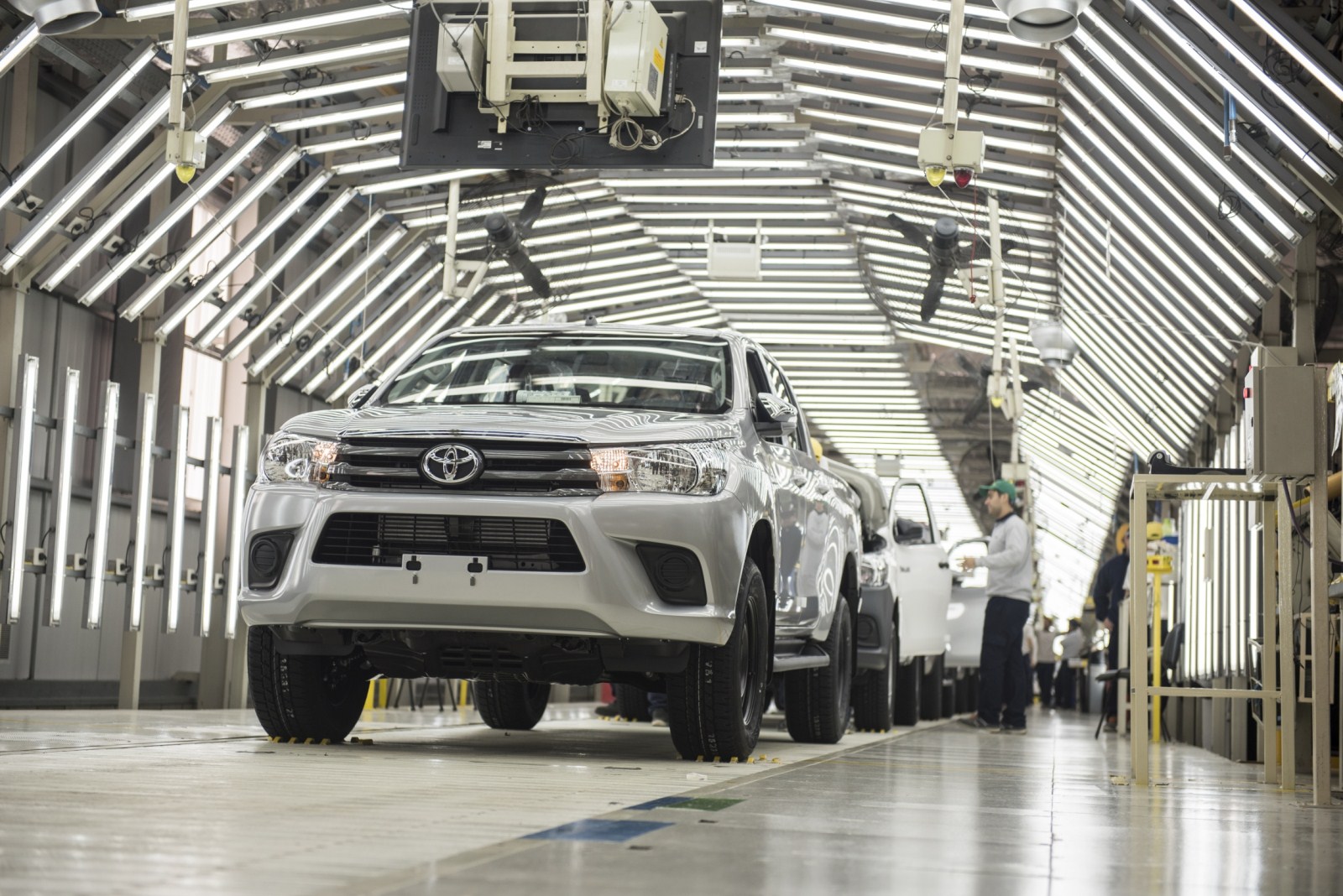  Toyota e YPF Luz acuerdan la provisión de energía 100% renovable para la planta de la automotriz en Zárate 